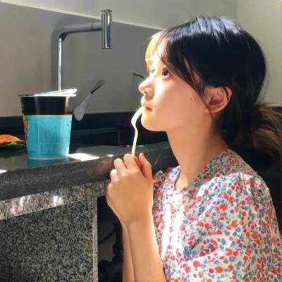 小河亲过我的脸